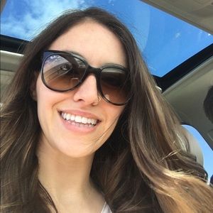 Meet your Posher, Caley